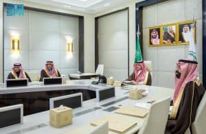 وزير الداخلية يعقد اجتماعًا مع نظيرته البريطانية