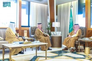 ثمّن جهود الكوادر الطبية لتعزيز صحة المجتمع.. أمير الشرقية يستقبل رئيس المجلس التأسيسي للقطاع الشرقي الصحي