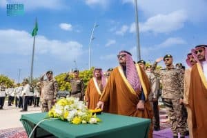 أمير القصيم يرفع سارية العلم في ميدان التوحيد احتفاءً بيوم العلم