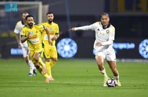النصر يعبر الخليج ويحافظ على الصدارة