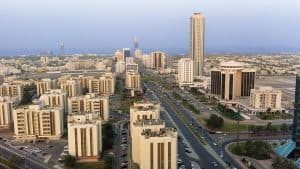 الدفاعات الجوية الإماراتية تعترض بنجاح مُسيّرة بإمارة الفجيرة.. واندلاع حريق ناتج عن سقوط شظايا دون تسجيل إصابات