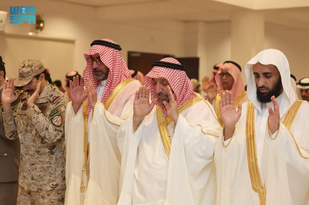ع / عام / أمير نجران يُؤدّي صلاة عيد الفطر