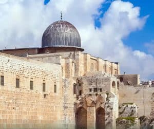 وسط مخاوف على مصيره وحرية العبادة فيه.. الاحتلال الإسرائيلي يواصل إغلاق المسجد الأقصى المبارك لليوم الـ33 تواليًا