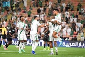 الأهلي يهزم ضمك بثلاثية نظيفة