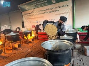 “اغاثي الملك سلمان” يوزع 29,000 وجبة غذائية ساخنة في قطاع غزة