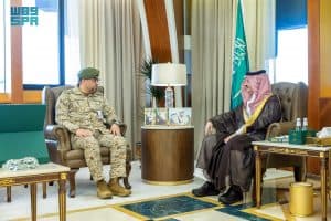 اطلع على أبرز خدماته الصحية المتخصصة.. أمير المنطقة الشرقية يستقبل مدير مجمع الملك فهد الطبي العسكري بالظهران وعددًا من منسوبيه