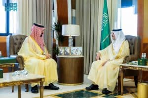 استعرض تقريرًا عن برامجه ومبادراته لخدمة المستفيدين.. أمير الشرقية يستقبل مدير فرع “الموارد البشرية” بالمنطقة وعددًا من منسوبيه
