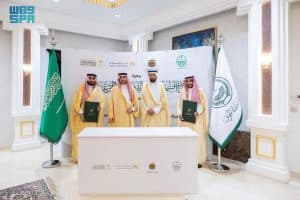 أمير منطقة الجوف يستقبل وزير الحج ويشهد توقيع مذكرة تعاون لدعم مدينة الحجاج والمعتمرين