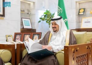 نائب أمير الرياض يستقبل مدير فرع وزارة الرياضة بالمنطقة