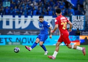 الهلال يكسب ضمك بصعوبة