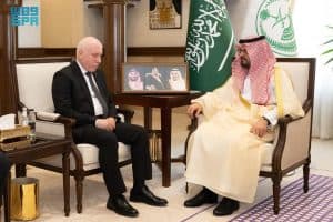 ناقشا المواضيع ذات الاهتمام المشترك.. نائب أمير منطقة مكة المكرمة يستقبل القنصل العام لدولة فلسطين