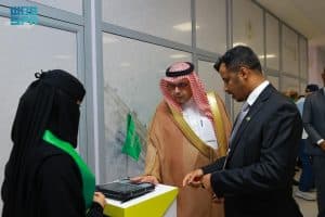 سفير المملكة لدى كوت ديفوار يتفقّد صالة “مبادرة طريق مكة” في مطار أبيدجان الدولي