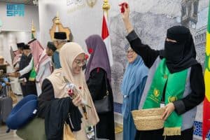 وصول أولى رحلات مستفيدي مبادرة “طريق مكة” من مطار بروناي الدولي إلى مطار الأمير محمد بن عبدالعزيز الدولي بالمدينة المنورة