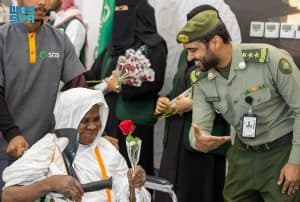 وصول أولى رحلات مستفيدي مبادرة “طريق مكة” من جمهورية كوت ديفوار إلى مطار الأمير محمد بن عبدالعزيز الدولي بالمدينة المنورة