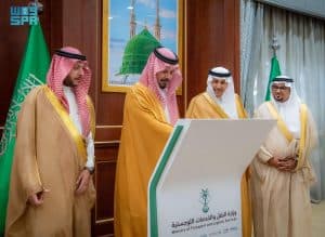 أمير المدينة المنورة يدشّن حملة “طرق متميزة آمنة” لتعزيز سلامة الطرق بالمنطقة