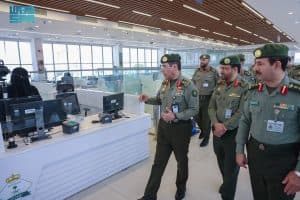 اللواء المربع يقف ميدانيًا على سير العمل بجوازات منفذ الوديعة
