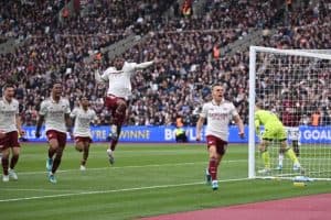 آرسنال يهزم ويستهام ويقترب من لقب الدوري الانجليزي