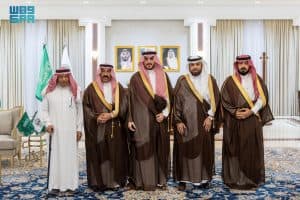 استعرض أبرز أعمالها المجتمعية.. أمير الجوف يستقبل رئيس وأعضاء الجمعية التعاونية متعددة الأغراض بالمنطقة