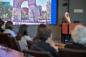 الدكتور العيسى يستعرض مخاطر توظيف الذكاء الاصطناعي في تعزيز خطاب الكراهية