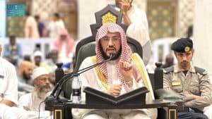 الأمين العام لهيئة كبار العلماء يلقي درسًا علميًا بالمسجد الحرام