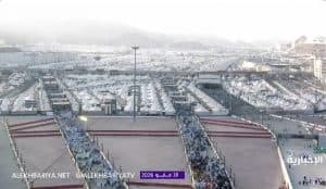 آمنين مطمئنين ومتمتعين بخدمات متكاملة.. ضيوف الرحمن يشرعون في رمي الجمرات بأول أيام التشريق