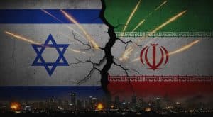 إيران تعلن “وقف” عملياتها العسكرية ضد إسرائيل وتُهدّد باستئنافها