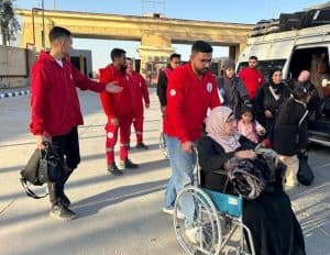 معبر رفح البري يستقبل 69 مصابًا ومرافقًا فلسطينيًا من غزة