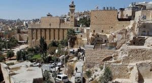 وزير إسرائيلي متطرف يعلن إلغاء الصلاحيات الممنوحة لـ”بلدية الخليل”.. والرئاسة الفلسطينية تُحذّر من خطورة الخطوة
