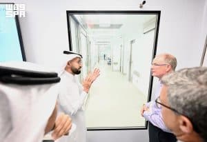 رئيس “الغذاء والدواء” يزور عددًا من المراكز البحثية والطبية الأمريكية ويطّلع على أحدث التقنيات المستخدمة بمجال العلاجات المتقدمة