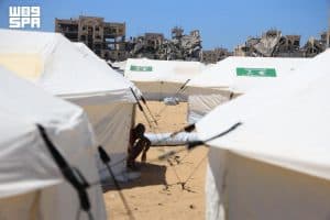 “اغاثي الملك سلمان” يقيم مخيّمًا جديدًا لإيواء النازحين جنوب قطاع غزة