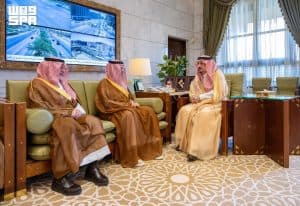 أشاد بدورها في حماية المستخدمين وتحفيز التنافسية.. أمير منطقة الرياض يستقبل محافظ هيئة الاتصالات والفضاء والتقنية وعددًا من مسؤوليها