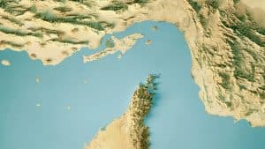 بريطانيا وفرنسا تعلنان استعدادهما لنشر بعثة عسكرية متعددة الجنسيات لدعم حرية الملاحة بـ”هرمز”