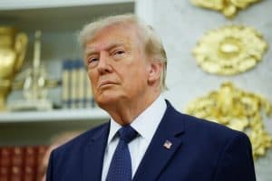 الرئيس الأمريكي يعلن انتهاء مذكرة التفاهم مع إيران وانفتاحه على استئنافها “إذا رغب المفاوضون في ذلك”
