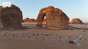 صخرة الفيل بالعلا.. وجهة صيفية تتناغم فيها الطبيعة