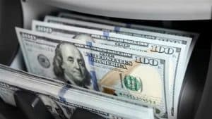 الدولار يهبط إلى أدنى مستوى في أكثر من شهرين أمام الين