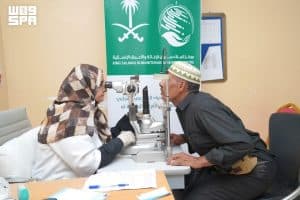 “اغاثي الملك سلمان” يجري 400 عملية جراحية متخصصة لمكافحة العمى في عدن
