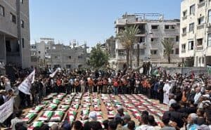 غزة تشيع 112 شهيدا انتشلوا من تحت الأنقاض
