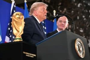 ترمب يتدخل لإنقاذ إنفانتينو واصفا إياه بـ(الرائع)