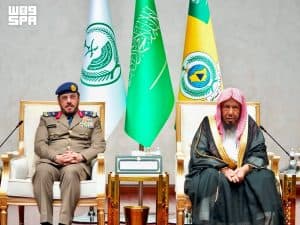 الشيخ الدكتور عبدالله المطلق يقيم محاضرة لمنسوبي الدفاع المدني