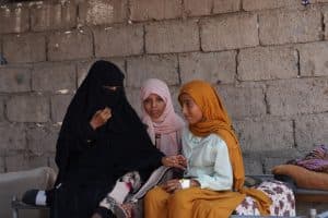 أطفال قرية الثوباني في المخا تحت قصف المسيرات الحوثية: خوف دائم من طائرات الموت