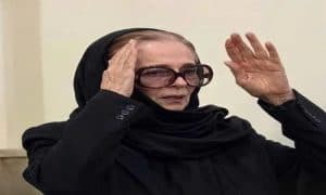 الفنانة المصرية نجلاء فتحي تتلقى التعازي في وفاة ابنتها
