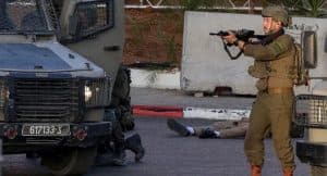 هجوم على نقطة تفتيش تابعة لجيش الاحتلال الإسرائيلي بـ”الخليل” يوقع 5 مصابين بينهم اثنان في حالة حرجة